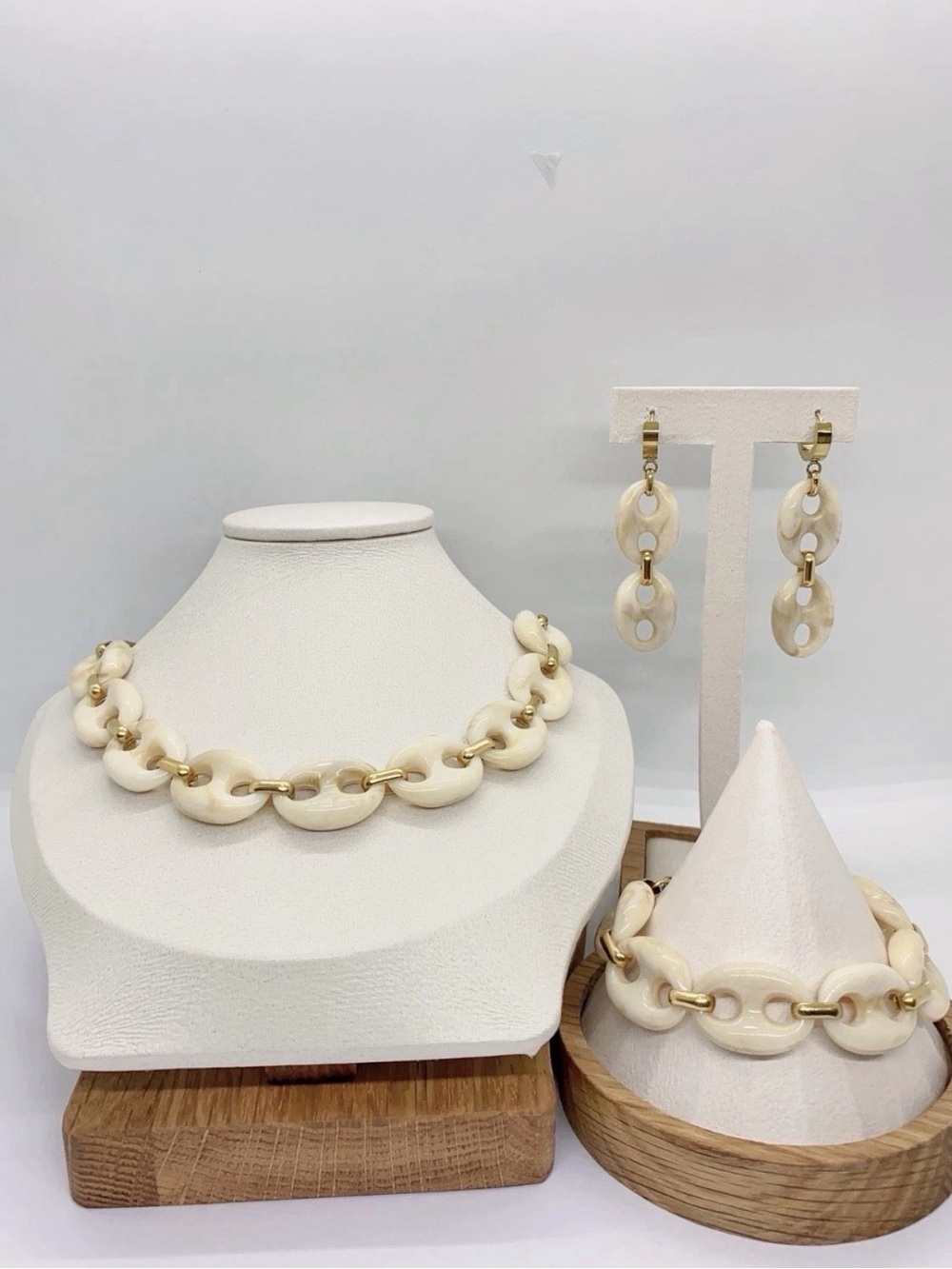 Source Unknown Cream and Gold Chain-Link Jewelry Set new without tags or box